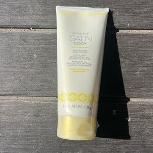 Mary Kay Satin Body Revitalizing Shea Scrub - Cream and Yellow Women’s facial